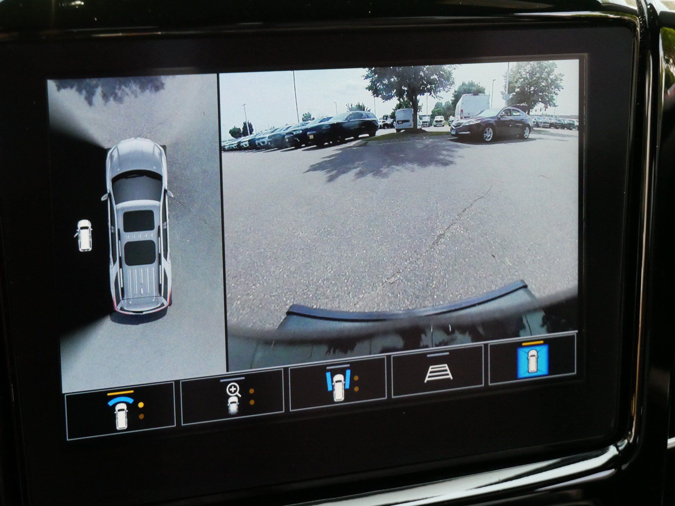 Used 2023 Chevrolet Traverse RS AWD/4WD image 32