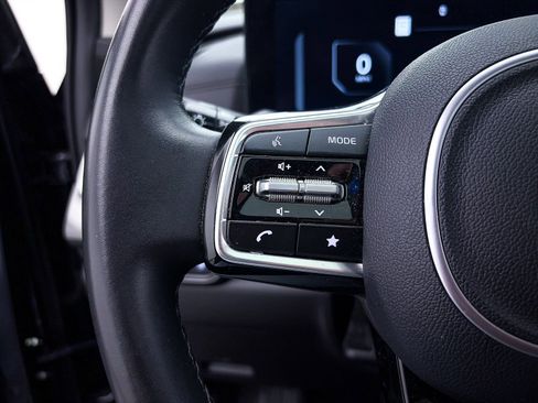 Used 2025 Kia Carnival SX image 30