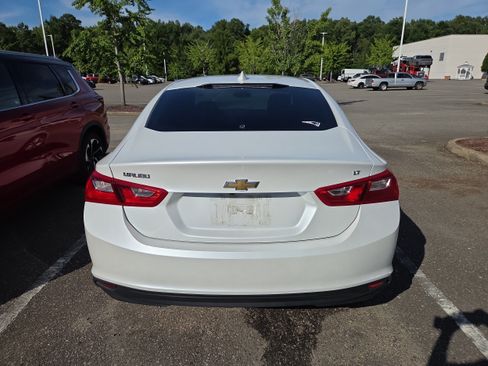 Used 2018 Chevrolet Malibu LT FWD image 4