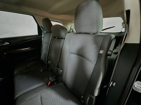 Used 2018 Dodge Journey SE image 21