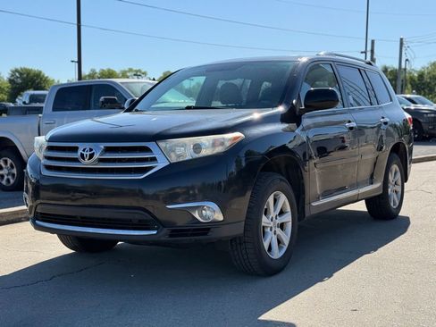 Used 2012 Toyota Highlander SE w/ Tow Pkg FWD image 2