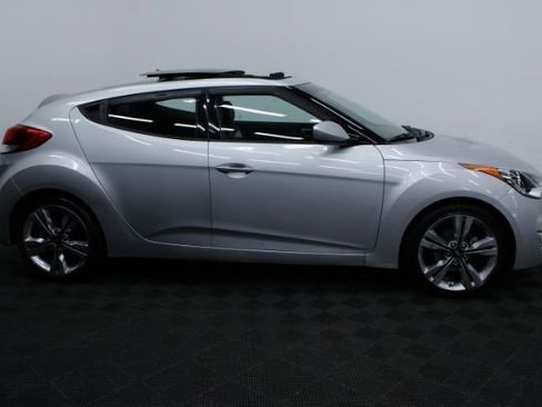 Used 2016 Hyundai Veloster w/ Option Group 02 image 5