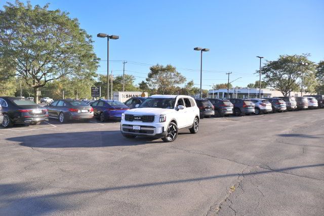 Used 2023 Kia Telluride S AWD/4WD image 1