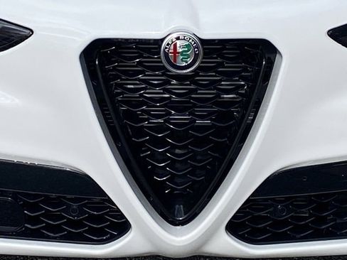New 2025 Alfa Romeo Stelvio Sprint image 11