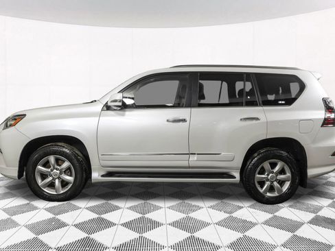 Used 2018 Lexus GX 460 w/ Navigation Package image 22