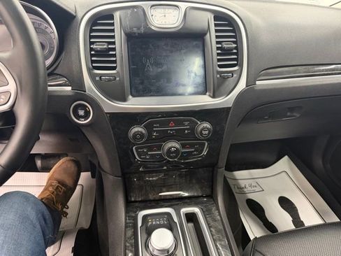 Used 2017 Chrysler 300 C w/ Safetytec Plus Group AWD/4WD image 16