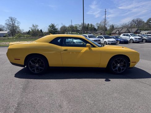 Used 2017 Dodge Challenger SXT Plus image 5