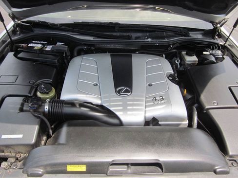 Used 2004 Lexus LS 430 RWD image 18