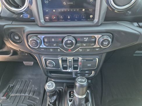 Used 2020 Jeep Wrangler Unlimited Sahara AWD/4WD image 39