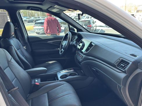 Used 2023 Honda Passport TrailSport image 11