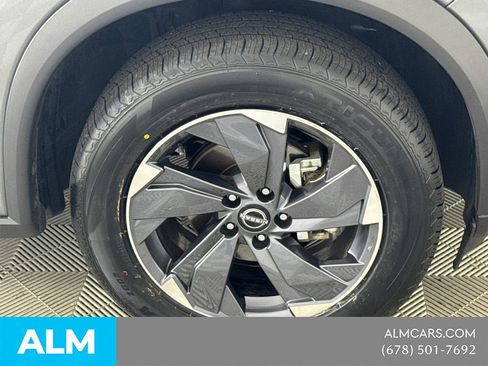 Used 2025 Nissan Rogue SV FWD image 16