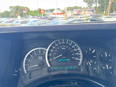 Used 2005 HUMMER H2 w/ Preferred Equipment Group AWD/4WD image 18