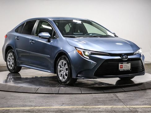 Certified 2025 Toyota Corolla LE FWD image 6