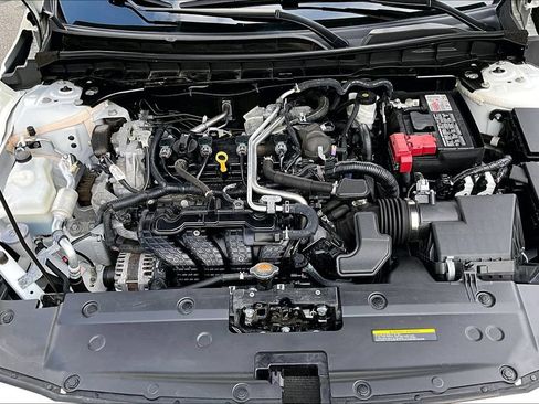 Used 2025 Nissan Altima 2.5 SV FWD image 21