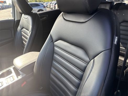 Used 2024 Ford Edge SEL image 9