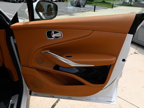 Used 2024 Aston Martin DBX AWD/4WD image 57