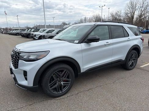 New 2026 Ford Explorer ST-Line image 7