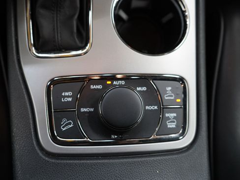 Used 2020 Jeep Grand Cherokee High Altitude AWD/4WD image 25