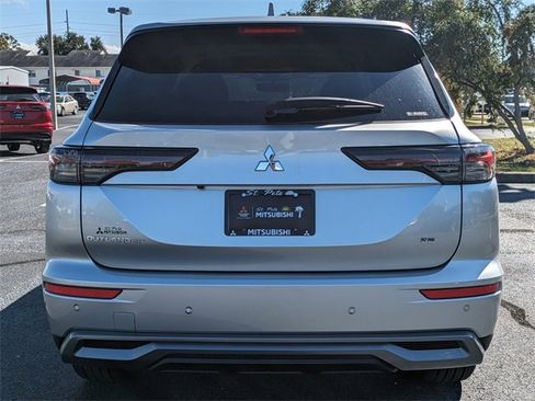 New 2025 Mitsubishi Outlander SE image 6