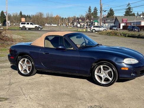 Used 2001 MAZDA MX-5 Miata image 19