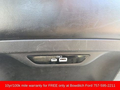 Used 2023 Chrysler Pacifica Touring-L image 13