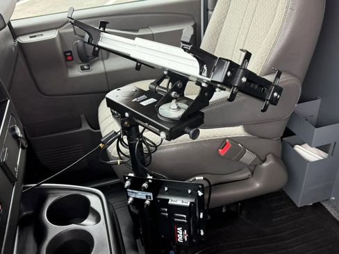 Used 2021 Chevrolet Express 2500 image 27