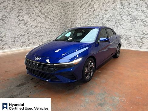 Used 2025 Hyundai Elantra SEL FWD image 3