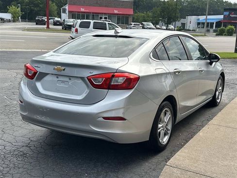 Used 2018 Chevrolet Cruze LT w/ LT True North Edition FWD image 2