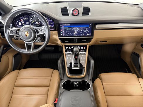 Used 2023 Porsche Cayenne AWD/4WD image 17