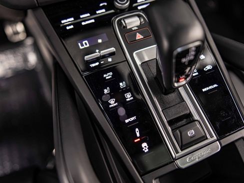 Used 2022 Porsche Cayenne S Platinum image 29