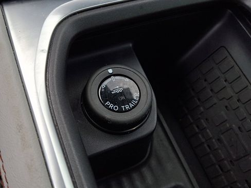 Used 2025 Ford Expedition Active image 26