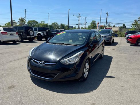 Used 2016 Hyundai Elantra SE image 7