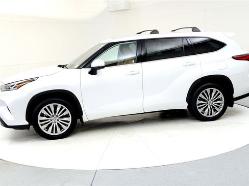 Used 2023 Toyota Highlander Platinum image 3