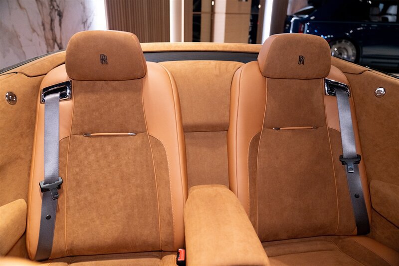 Used 2021 Rolls-Royce Dawn RWD image 22
