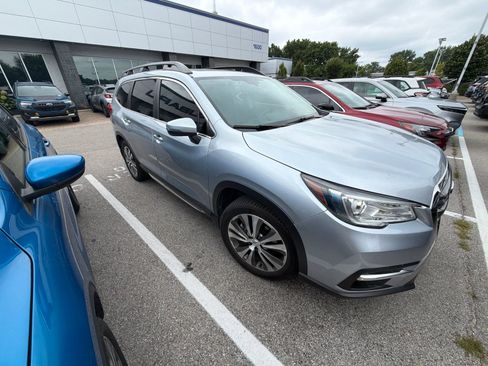 Used 2022 Subaru Ascent Limited w/ Technology Package AWD/4WD image 3