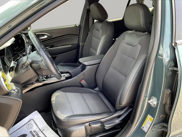Used 2025 Chevrolet Trax LT w/ LT Convenience Package FWD image 22