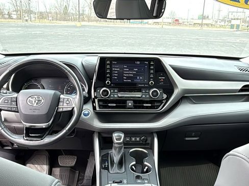 Used 2021 Toyota Highlander XLE image 33