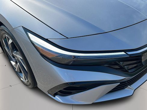 Certified 2025 Hyundai Elantra Limited FWD image 29