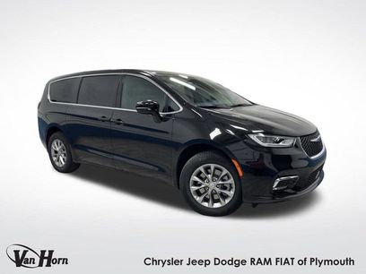 New 2026 Chrysler Pacifica Select