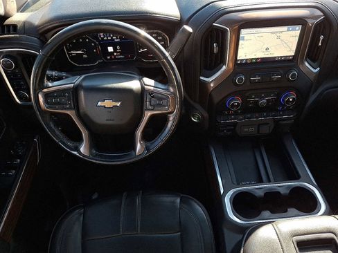Used 2022 Chevrolet Silverado 1500 High Country w/ Technology Package image 11