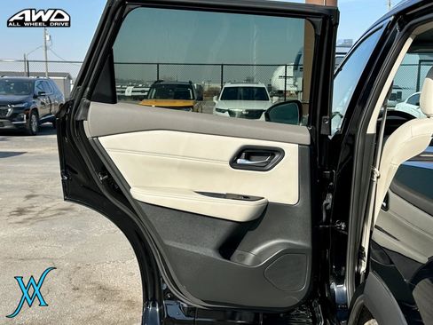 Used 2023 Nissan Rogue SL AWD/4WD image 19