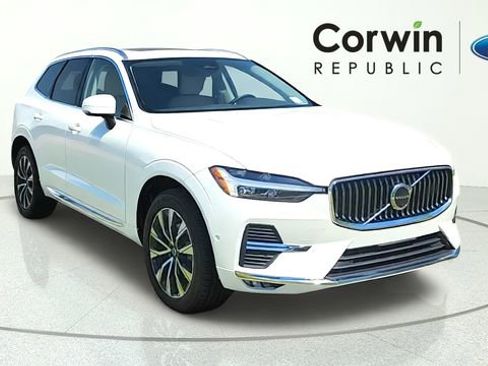Used 2023 Volvo XC60 B5 Plus FWD image 1