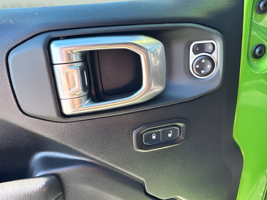 Used 2025 Jeep Wrangler Sport AWD/4WD image 22