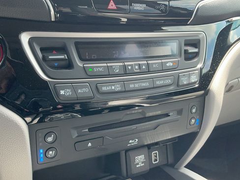 Used 2019 Honda Pilot Elite image 16