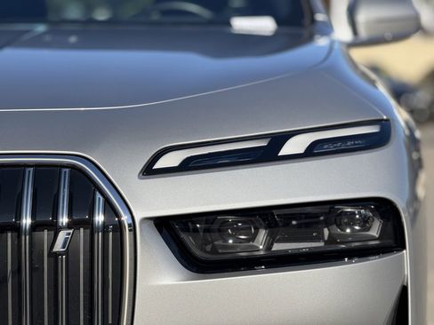 Used 2025 BMW i7 eDrive50 image 13