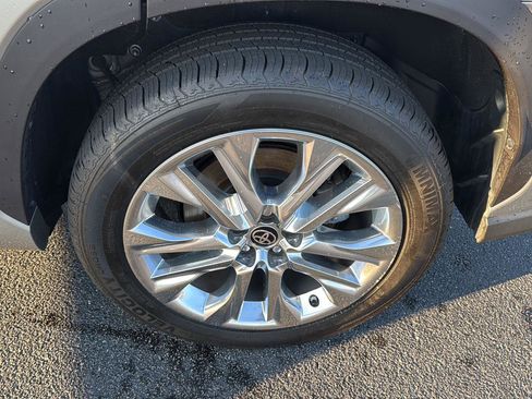 Certified 2022 Toyota Highlander Limited image 34