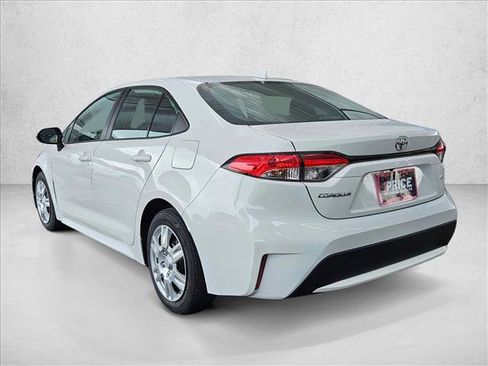 Used 2021 Toyota Corolla LE image 6