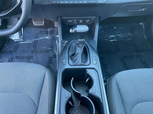 Used 2025 Kia K4 LXS image 40