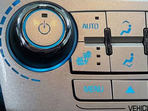 Used 2016 Chevrolet Equinox LTZ w/ Enhanced Convenience Package image 19