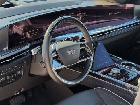 Certified 2025 Cadillac Escalade Premium Luxury image 8
